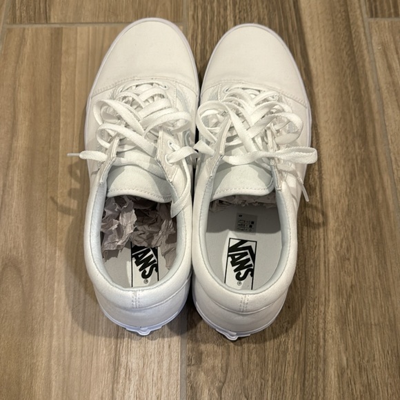 Vans - Picture 3 of 4